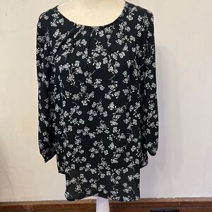 41 Hawthorn black white floral long sleeve blouse Size S NWOT